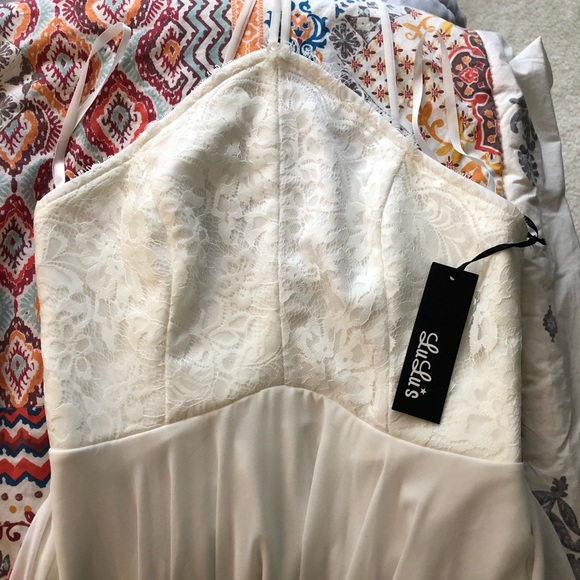 Lulu’s formal gown white and lace NWT - Picture 3 of 5